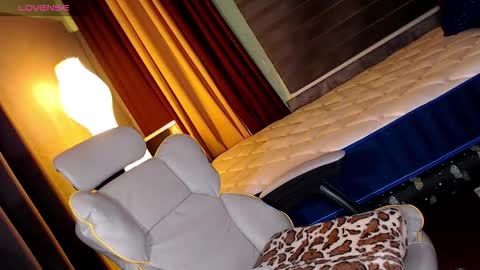 Snapshot of creamycum_celinexxx chatting on February 2026 01:28:01 PM Celine online show from February 2026 01:28:01 PM