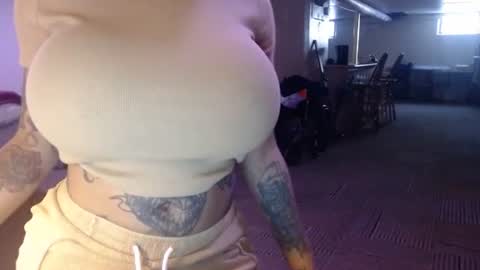 Snapshot of creamyexotica chatting on February 2026 01:53:02 PM CreamyExotica online show from February 2026 01:53:02 PM