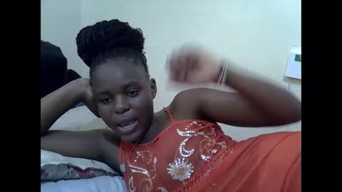 Snapshot of creamyypussyy chatting on November 2025 09:22:02 AM creamyypussyy online show from November 2025 09:22:02 AM