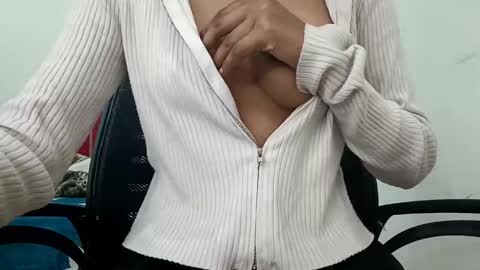 Snapshot of crezy_girl_0143 chatting on November 2025 10:27:01 AM crezy_girl_0143 online show from November 2025 10:27:01 AM