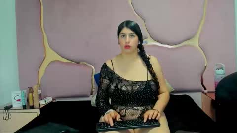 Criistaal   online show from February 2025 05:48:02 AM