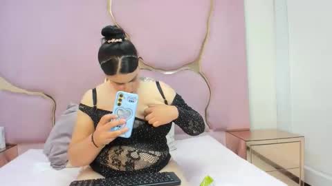 Criistaal   online show from May 2026 04:09:01 AM