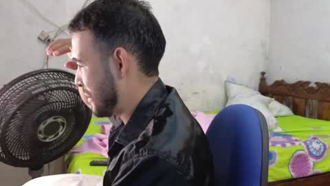 Snapshot of cris_simons chatting on January 2025 03:18:02 AM cris_simons online show from January 2025 03:18:02 AM