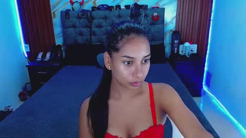 CRISANDMERY online show from March 2026 06:39:01 AM