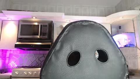 Snapshot of crisozzz chatting on April 2026 06:35:01 PM Cristina Onazis online show from April 2026 06:35:01 PM