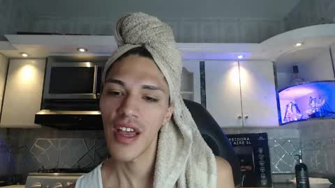 Snapshot of crisozzz chatting on April 2026 07:08:02 PM Cristina Onazis online show from April 2026 07:08:02 PM