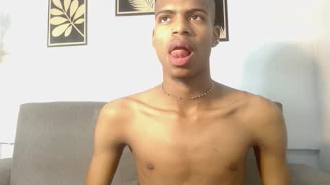 criss_zuri online show from October 2025 11:40:02 AM