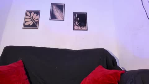 criss_zuri online show from February 2026 12:10:02 PM