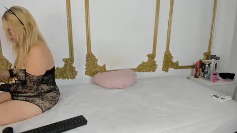 Cristal  online show from March 2025 08:41:02 PM