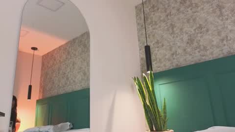 Cristal  online show from November 2025 01:43:01 PM