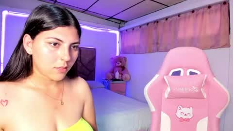 cristal_smith20 online show from June 2026 11:36:02 AM