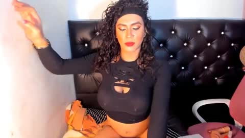 Snapshot of cristallwright chatting on December 2024 09:52:02 PM cristallwright online show from December 2024 09:52:02 PM