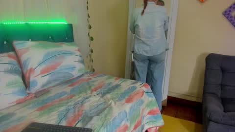 cristal walker online show from October 2025 12:16:01 PM