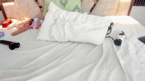 cristin  online show from December 2024 09:54:02 PM