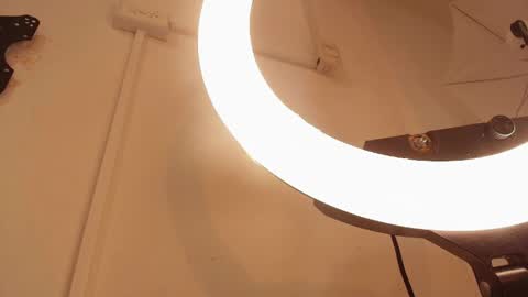 Cris  online show from April 2026 06:46:01 PM