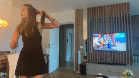 cristinabrunete online show from July 2026 04:43:01 PM