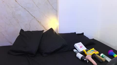 Snapshot of cry_baby800 chatting on October 2025 10:01:01 PM Cry online show from October 2025 10:01:01 PM