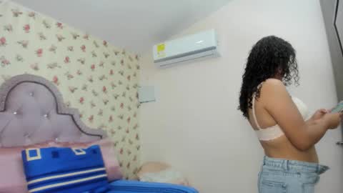 Milf Latina online show from May 2026 02:05:01 PM