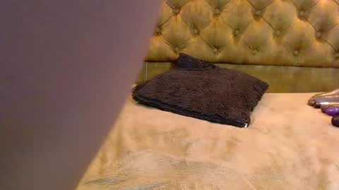 Crystal online show from February 2025 06:32:02 PM