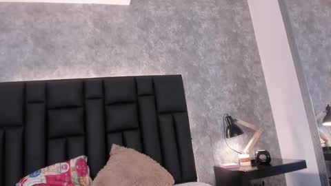 Snapshot of crystaldarliing chatting on November 2025 03:24:02 PM Crystal online show from November 2025 03:24:02 PM