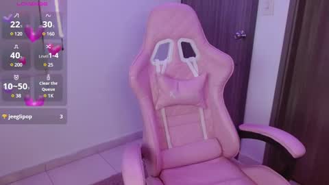 Snapshot of crystalitesq chatting on February 2025 11:42:01 PM Olivia  online show from February 2025 11:42:01 PM