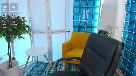 Mia online show from November 2025 01:53:02 PM