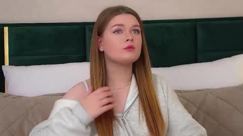 Crystal online show from November 2025 06:29:01 PM