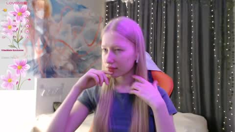 Snapshot of crystalyss chatting on January 2025 07:09:02 PM Lia online show from January 2025 07:09:02 PM