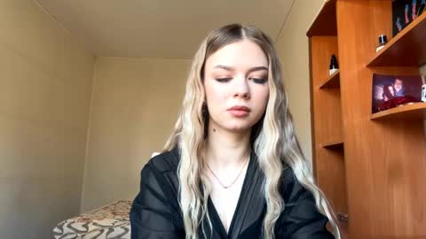 Snapshot of crystarouillard chatting on March 2026 05:18:01 AM Jesi online show from March 2026 05:18:01 AM