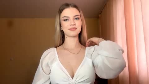 Snapshot of crystarouillard chatting on April 2026 05:54:01 AM Jesi online show from April 2026 05:54:01 AM