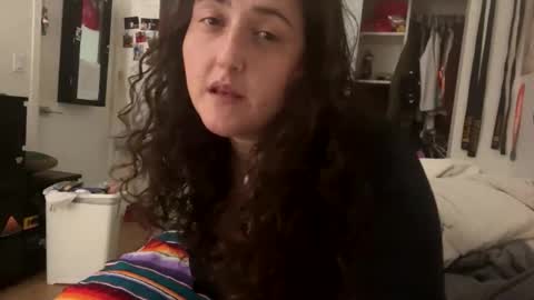 cuchinicole online show from November 2025 07:52:02 AM