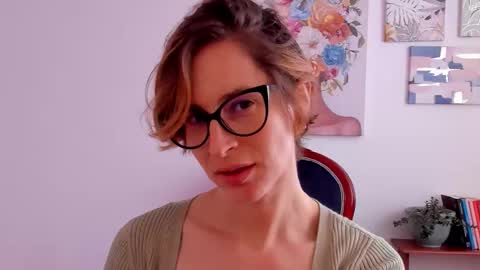 Leonela online show from December 2025 05:20:01 PM