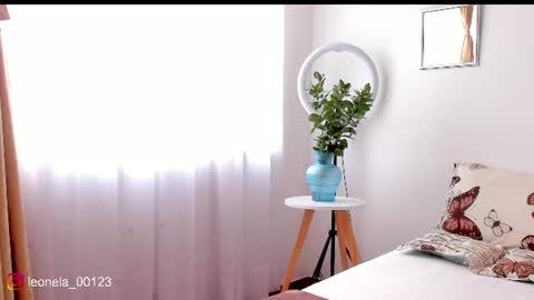 Leonela online show from June 2026 07:19:01 PM