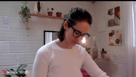 Leonela online show from July 2026 03:25:01 PM