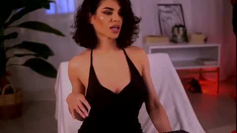 curvedlizzie online show from May 2026 10:37:01 PM