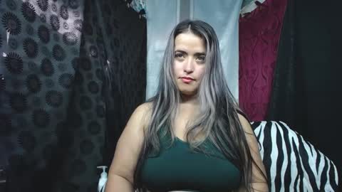 Snapshot of curvy_emma0 chatting on September 2025 08:30:01 PM Emma online show from September 2025 08:30:01 PM