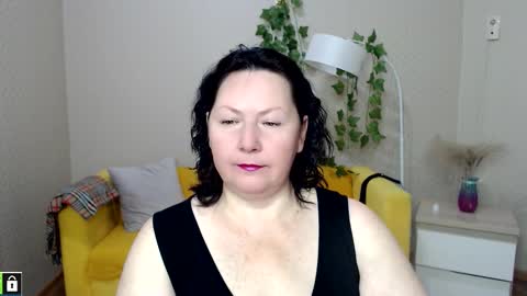 Snapshot of curvy_girlz chatting on November 2025 04:07:01 PM curvy_girlz online show from November 2025 04:07:01 PM