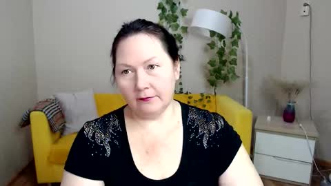 Snapshot of curvy_girlz chatting on November 2025 04:13:02 PM curvy_girlz online show from November 2025 04:13:02 PM