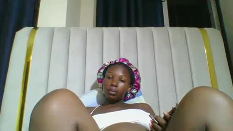 Snapshot of curvybootyj chatting on February 2025 05:39:01 PM CuteJJudy online show from February 2025 05:39:01 PM