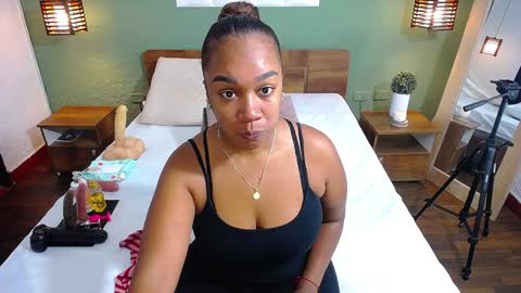 Snapshot of curvyebonyy_ chatting on December 2024 07:22:02 PM Danna online show from December 2024 07:22:02 PM