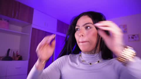 Samantha online show from December 2024 10:43:02 PM