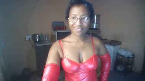 Snapshot of curvypear76x chatting on February 2026 07:27:02 AM curvypear76x online show from February 2026 07:27:02 AM