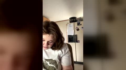 dahlia -kim online show from December 2025 04:36:01 PM