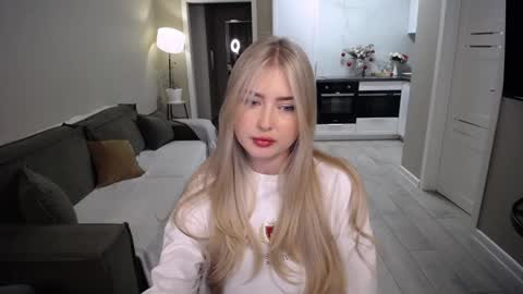 Snapshot of cute18cute chatting on February 2026 01:06:02 PM Kira online show from February 2026 01:06:02 PM