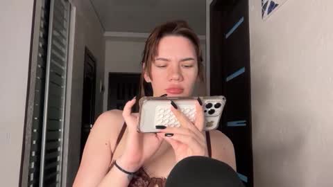 Snapshot of cute_bubbles chatting on December 2025 07:03:01 AM cute_bubbles online show from December 2025 07:03:01 AM