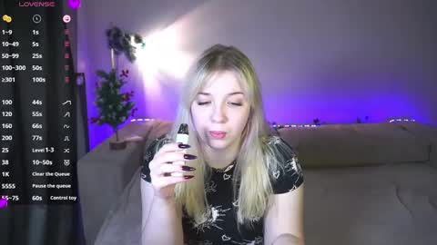 Snapshot of cute_sharloti chatting on January 2025 01:12:02 AM Sasha online show from January 2025 01:12:02 AM