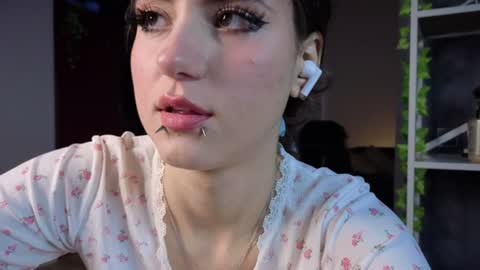 Snapshot of cute_sun_lovers chatting on June 2026 04:57:01 PM Aria online show from June 2026 04:57:01 PM
