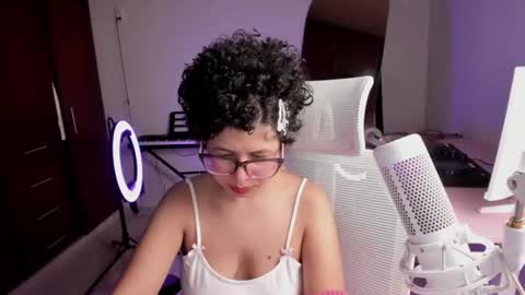 cutebunnybell online show from June 2026 12:44:02 AM