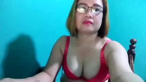 Snapshot of cutechey06 chatting on January 2025 12:18:01 AM Sky online show from January 2025 12:18:01 AM