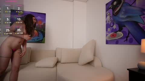 Mia online show from September 2025 09:30:01 PM